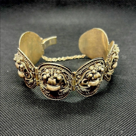 Jewelry - Vintage Tibetan Ritual Kalasha Bracelet with filigree all intact. Stamped .925